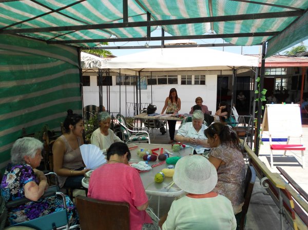 Centralinas realizan talleres para adultos mayores del Hogar San José