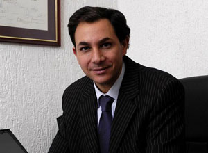 Esteban Elías, derecho económico, UCEN