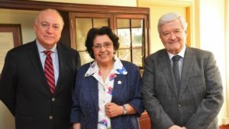 Autoridades de la U.Central felicitaron a María Victoria Peralta