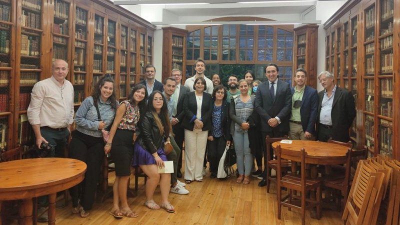Decano Oñate expone en Universidad de León sobre proceso constituyente