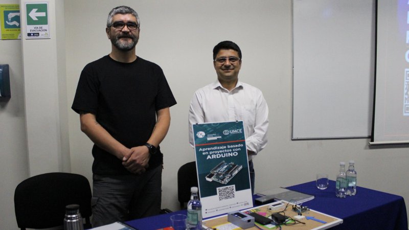 Profesor Nelson Sepúlveda lanza libro de proyectos con arduinos