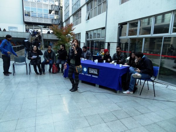 Estudiantes de Psicología y el Programa de Desarrollo Social UCEN comparten experiencias con estudiantado