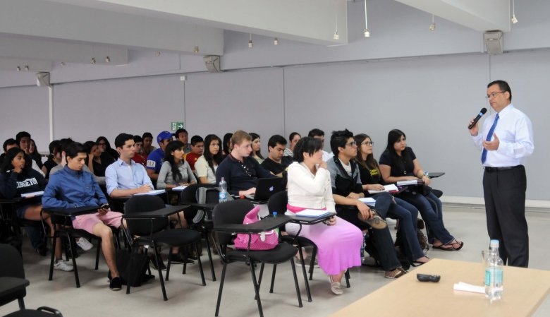 Continúan las Clases Magistrales en la UCEN