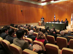 Edgardo Riveros en lanzamiento libro Hugo Llanos