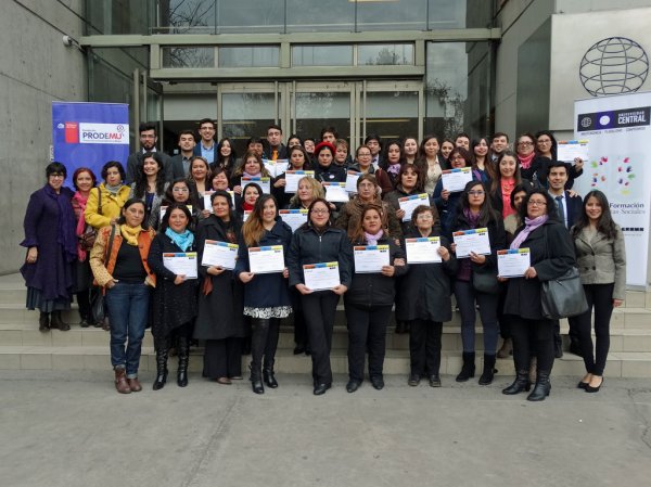 3ᵃ escuela para dirigentas sociales realizada por estudiantes de Facipol certificó a 28 mujeres de Cerro Navia