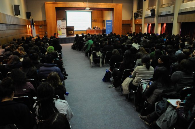 Asistentes a seminario sobre derechos de la niñez desbordaron el Aula Magna