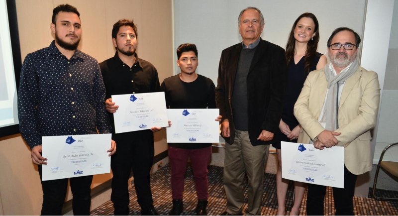 Estudiantes de Arquitectura reciben tercer lugar en ceremonia de premiación del Concurso CAP