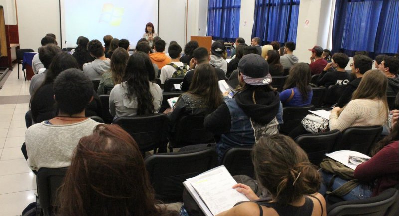 Ejercicio lúdico ritual y exposición de trabajos marcan bienvenida a nuevos estudiantes FAUP