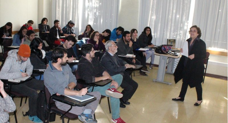 Académica de la Universidad Politécnica de Madrid dictó charla sobre iluminación natural en edificios