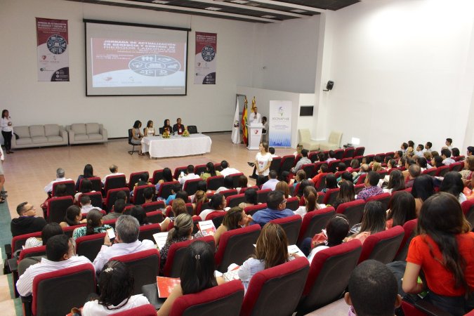 Académico expone en Colombia
