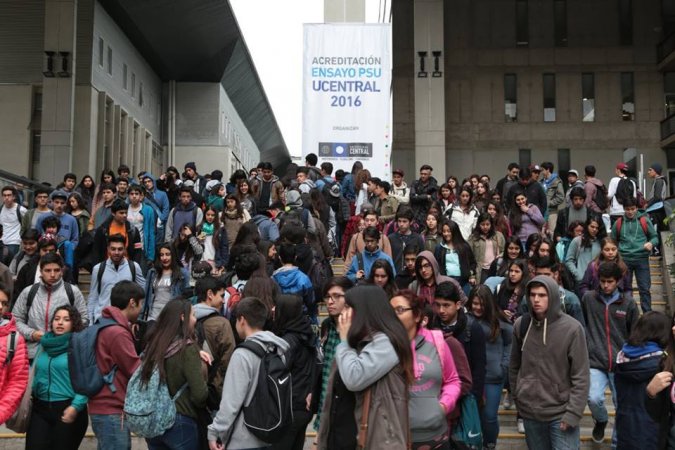 Mil quinientos alumnos rindieron ensayo PSU en la UCEN