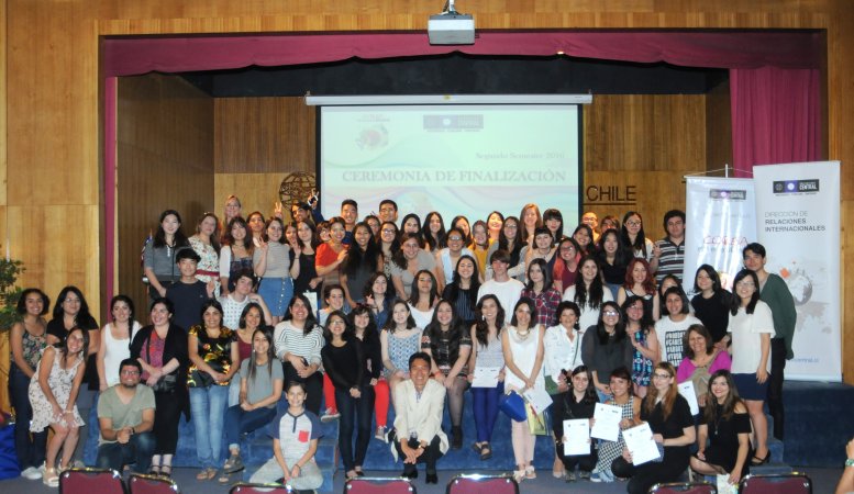 Más de 100 alumnos culminaron sus estudios de coreano en la UCEN