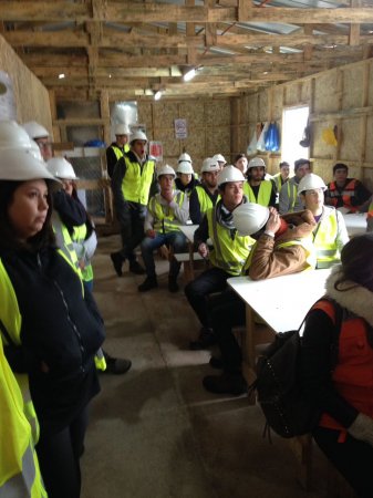 Alumnos de Ingeniería en Construcción asisten a clase en terreno