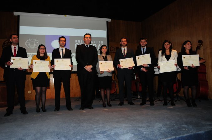 Más de 100 estudiantes egresados de la Escuela de Derecho recibieron el grado de licenciado durante ceremonia de graduación 2017