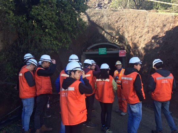 Estudiantes de Técnico en Minería visitaron Mina la Palmera