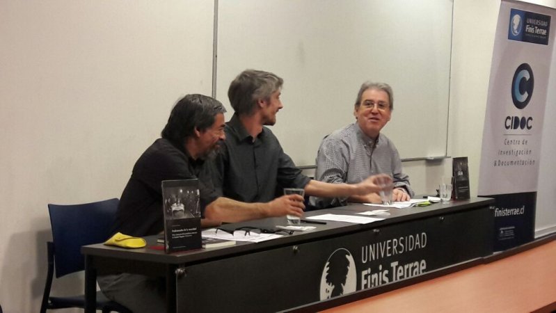Decano Sergio Campos presentó libro sobre el periodismo durante la Unidad Popular