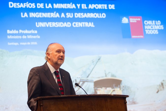 Ministro de Minería inauguró año académico de la Facultad de Ingeniería