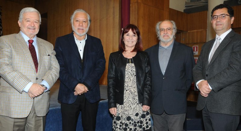 FAUP inauguró año académico con clase magistral del destacado arquitecto Teodoro Fernández