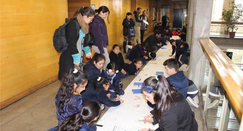 Escolares participaron en actividad de vinculación con el medio que ejecutan FAUP y FACED