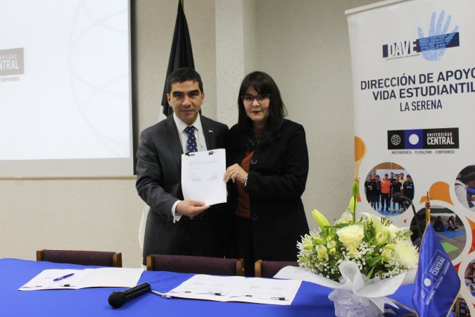 Ucentral La Serena y SernamEG firman convenio de colaboración