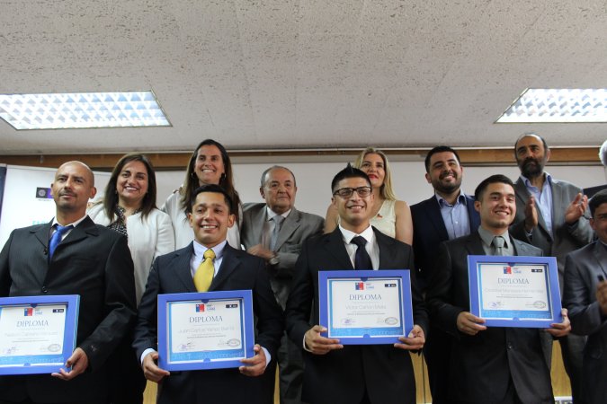 Decana Karen Kanzúa asiste a entrega de diplomas otorgados por FING y SERVIU Metropolitano
