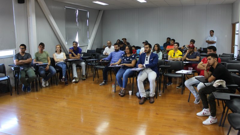 Pedagogía en Educación Física realiza jornada con egresados de su carrera