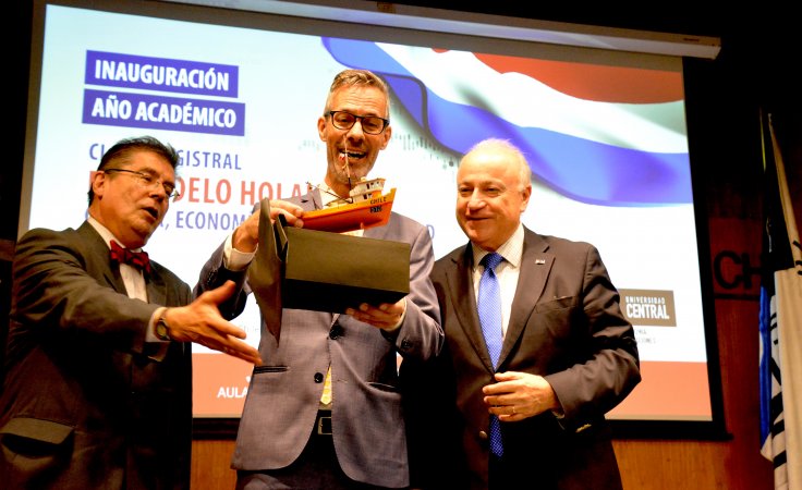 Embajador de los Países Bajos presentó modelo de desarrollo holandés en la Universidad Central