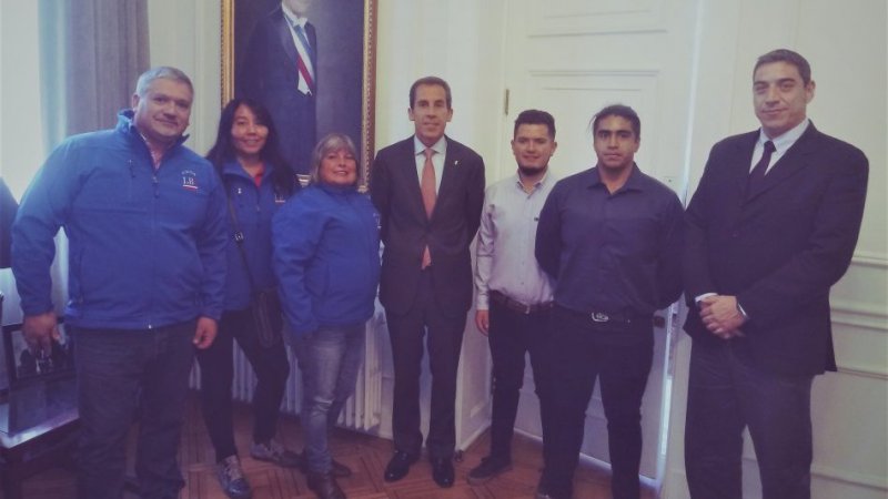 Alcalde de la Municipalidad de Santiago recibe a estudiantes de Ingeniería Civil en Obras Civiles