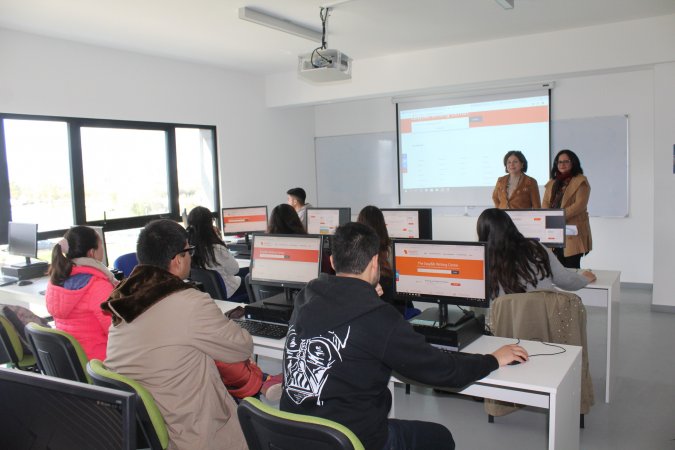 Área de Investigación organiza taller de Bases de Datos Científicas para estudiantes de Derecho y Educación