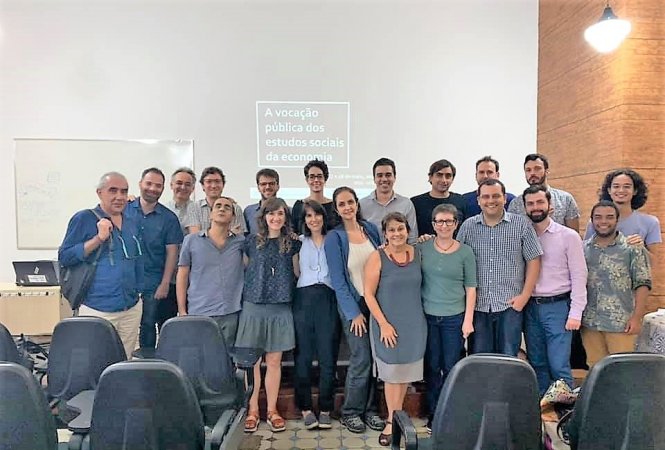 Académico de Gobierno y Comunicaciones impartió ponencia en Universidad Federal de Río de Janeiro