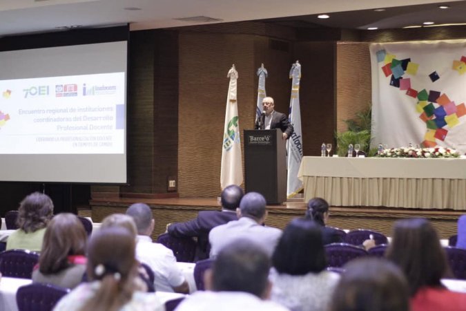 Decano Jaime Veas fue invitado por el gobierno de República Dominicana a prestar asesoría técnica