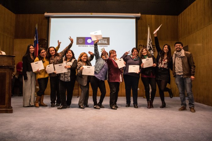 Mujeres líderes de Pudahuel, Estación Central y Macul fueron certificadas tras participar en la Escuela de Formación para Dirigentas Sociales