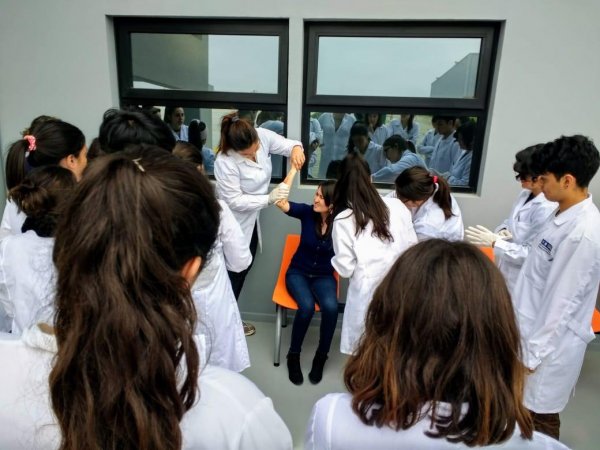 Simulación Clínica: Estudiantes de la Facultad de Ciencias de la Salud se preparan en Primeros Auxilios para dar atención a la Comunidad