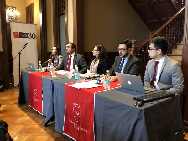 Docente de Derecho expone sobre temática de transporte aéreo en el IV Congreso Internacional de Regulación y Consumo