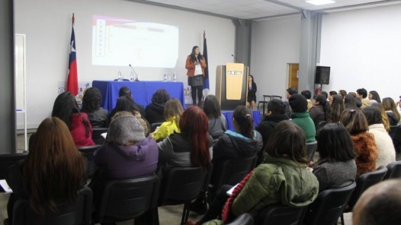 Egresada Expone en el seminario sobre trastorno del espectro autista organizado por Ped. Ed. Diferencial