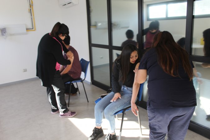 Estudiantes de la Facultad Ciencias de la Salud reciben segunda dosis de vacuna contra la hepatitis B