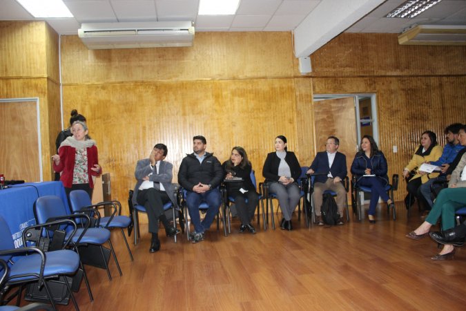 Funcionarios/as participan en conversatorio sobre buenas prácticas en la oficina y en el hogar para el cuidado del medio ambiente