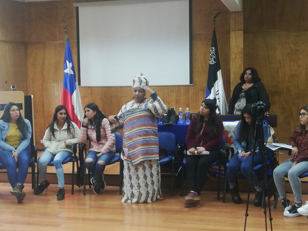 Estudiantes de la sede participan en taller y conversación sobre la cultura Candomblé