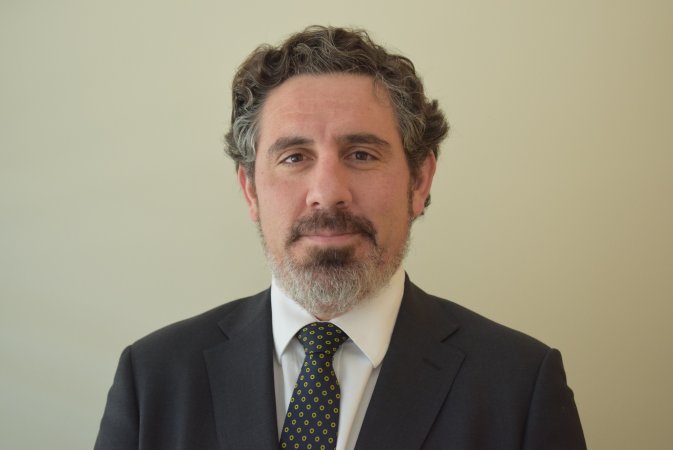 Columna Dr. Escuela de Derecho y Trabajo Social, Prof. Rafael Pastor Besoaín / La Inestable Modernidad Democrática Chilena