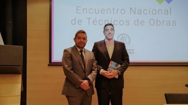 Académico de la Escuela de Ingeniería presentó 'Proyectos de infraestructura vial al servicio de las personas' en la Contraloría General de la República