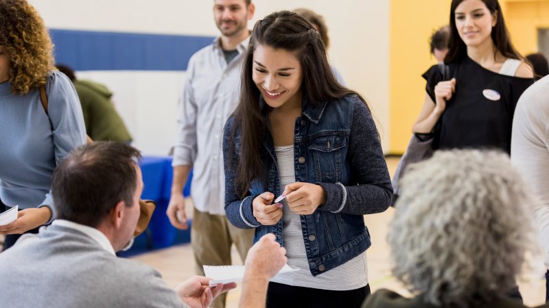 Democracia y jóvenes estudiantes de pedagogía con compromiso político