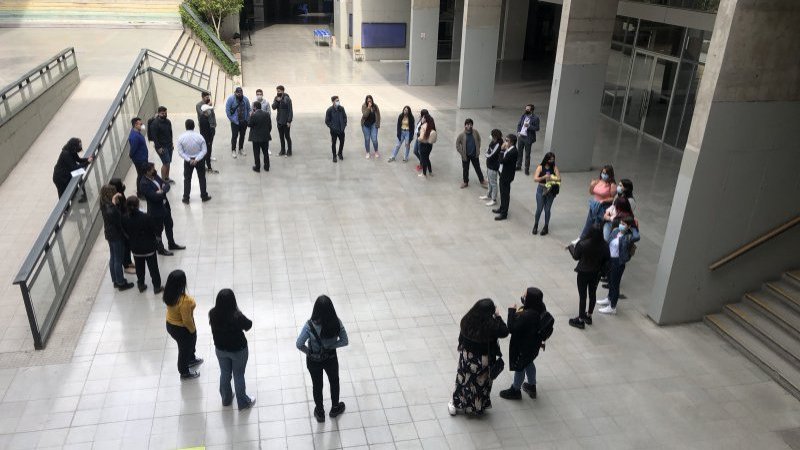 Estudiantes de primer año de Economía, Gobierno y Comunicaciones visitaron la UCEN en entusiasta jornada de reencuentro
