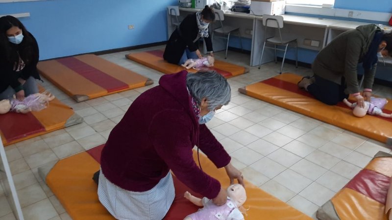 Centro de Simulación y AHA realizan capacitación a colegio de Melipilla