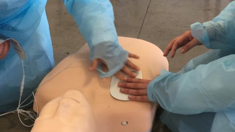 Carrera de Tecnología Médica comenzó clase práctica de RCP en Centro de Simulación