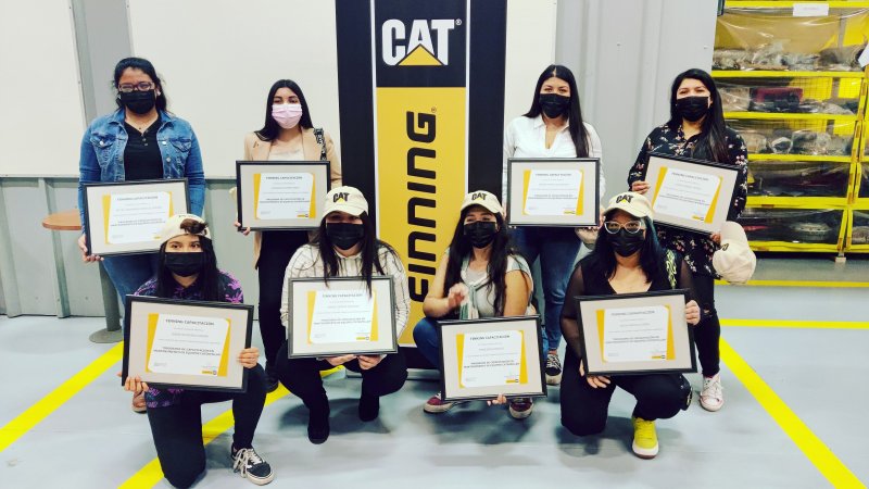 Técnico en Minería gradúan 1ra generación de alumnas en mantención de equipos Caterpillar