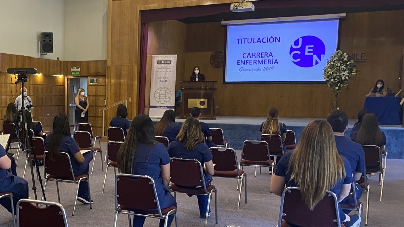 Carrera de Enfermería realiza titulación de generación 2019