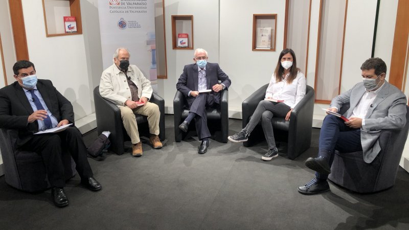 Connotadas figuras de la política nacional asistieron a la presentación del libro “Las Formas del Árbol: 30 años de democracia en Chile”