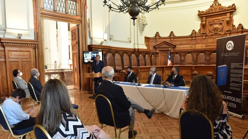 Profesor Roberto Contreras presenta libro sobre ciberdelincuencia