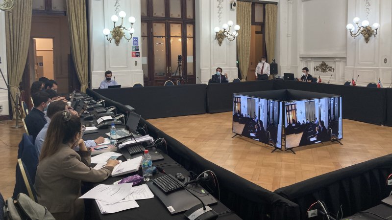 Decano de la FACDEH expone frente a Convención Constitucional sobre protección de datos como derecho fundamental