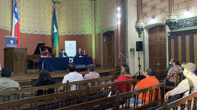 Decano de la FACDEH conversa con líderes territoriales sobre Derecho al transporte en la nueva constitución